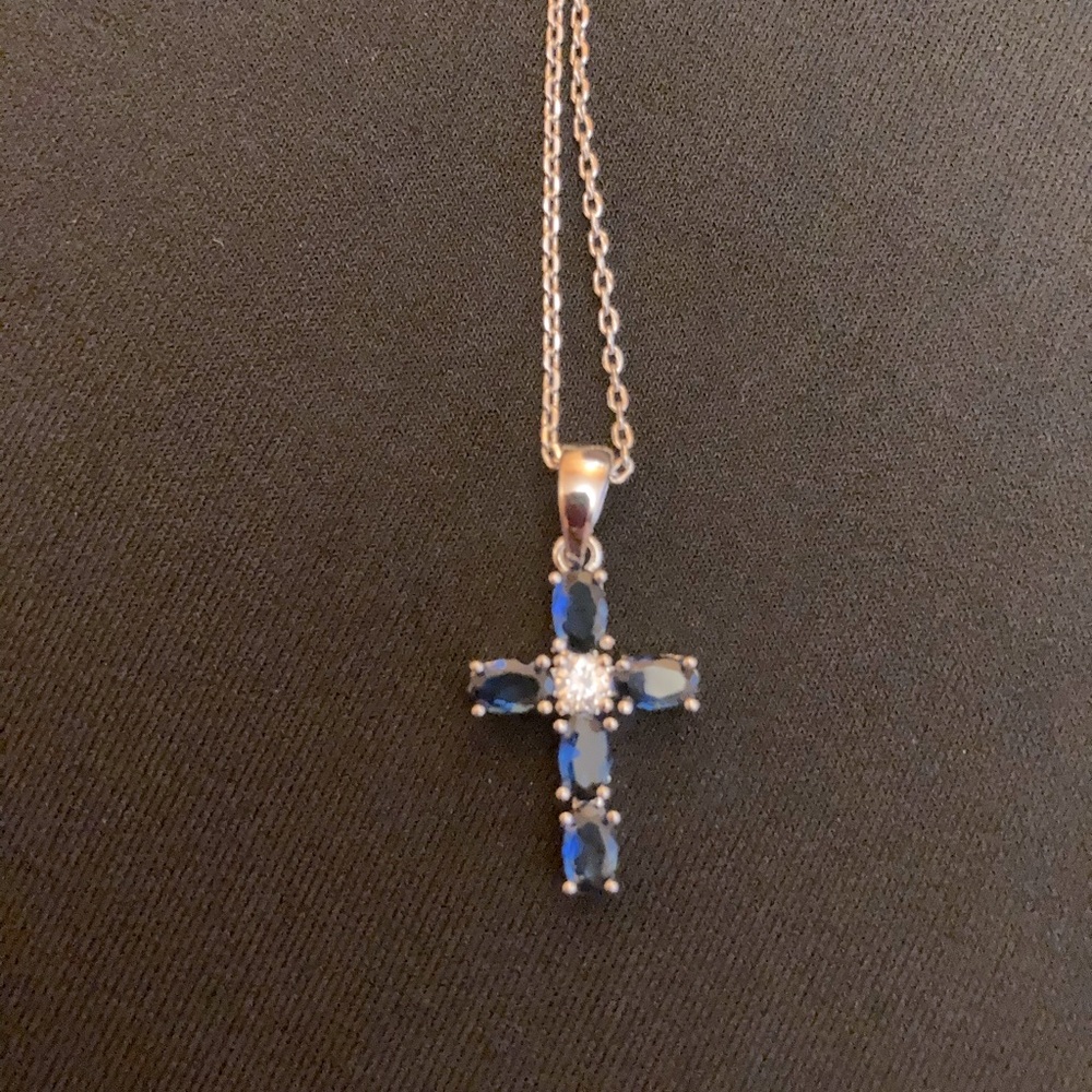 Necklace with cross pendant
